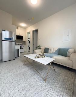 South surrey Secondary Suite with Kitchen - 0