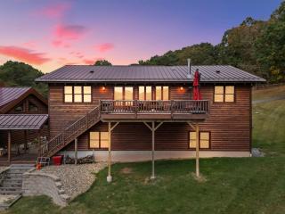 Family Mountain Escape w Private Suite Modern Comforts - 0