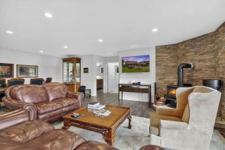 Family Mountain Escape w Private Suite Modern Comforts - 6