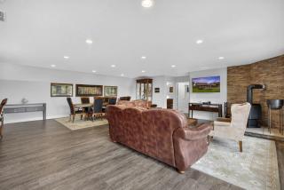 Family Mountain Escape w Private Suite Modern Comforts - 2