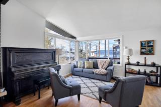 Rainier Beach - Lake WA View - 15 Min to Downtown & SEA Airport - 9