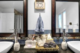 Rainier Beach - Lake WA View - 15 Min to Downtown & SEA Airport - 5