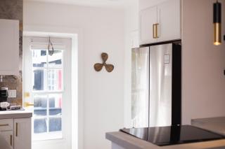 Spacious 3br 2ba Cottage Steps to Water & Downtown - 5