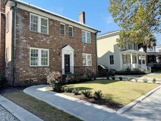 Classy 3-Story Downtown Apt - Great Location - 8