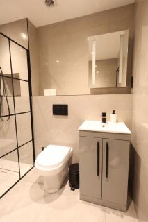 Luxury Flat,Sauna, Jacuzzi, Free Parking - 2