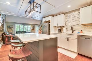 Hike, Leaf-Peep, Ski Hideaway with Private Hot Tub! - 2