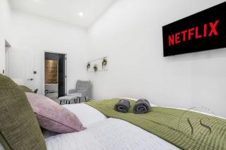4BR Apt in Central Birmingham Games Room & Free Parking - 6