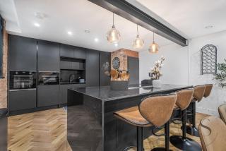 4BR Apt in Central Birmingham Games Room & Free Parking - 7