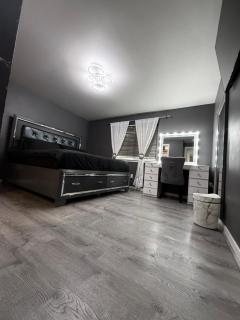 4-bedroom Burlington with AC & Wifi - 4