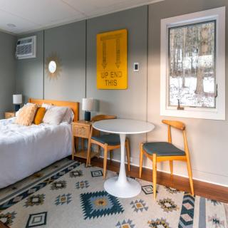 Modern Tiny House with hot tub & river near Stowe - 4