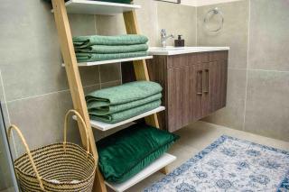 Golfview retreat with braai and picnic area near ORT Airport - 4