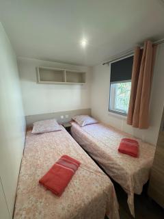 Bungalow 534, 8 personnes Camping 4 étoiles Siblu Lac des Rêves - 1