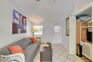1 Mi to Nokomis Beach Quiet Getaway with Fire Pit - 8