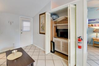 1 Mi to Nokomis Beach Quiet Getaway with Fire Pit - 7