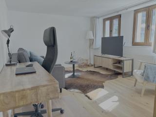 Liftside Terrace Retreat Modern & Cozy - 5