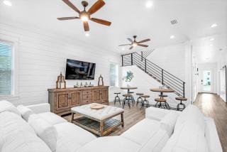 Latitude! New 8 Bedrooms! Beach! - 9