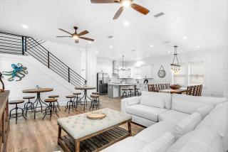 Latitude! New 8 Bedrooms! Beach! - 5