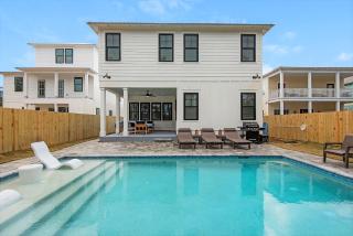 Latitude! New 8 Bedrooms! Beach! - 8