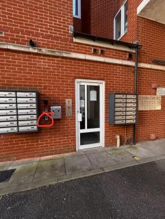 The Dickens Den by Sheppey Stays - 9