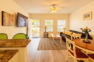 Cheerful 3-br cottage with pool, 2 blocks to beach, free parking - Myrtle Beach - 6