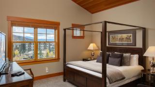 Sunshine Peak Chalet - 6