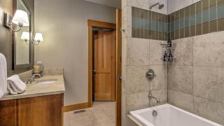 Sunshine Peak Chalet - 2