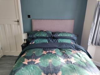 Parkdale-2 Bedroom House in Sheldon Birmingham - 1