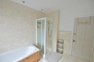 Spacious & Cosy Double Bed Room Stockport - Stockport - 4