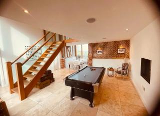 Luxury barn with pool table near Southwold - 0