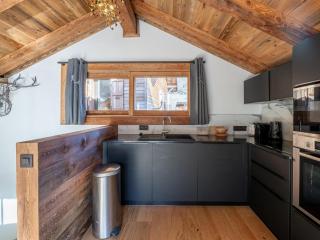 Chalet de charme rénové, centre Morzine, 4 pers, proche remontées mécaniques, parking inclus - FR-1-754-38 - 6