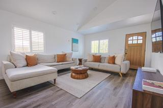 Bright & Charming 3BR Home 10 Mins from Venice Beach - 8