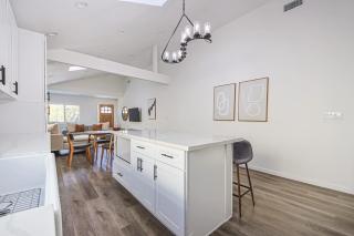 Bright & Charming 3BR Home 10 Mins from Venice Beach - 5