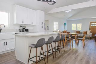 Bright & Charming 3BR Home 10 Mins from Venice Beach - 4