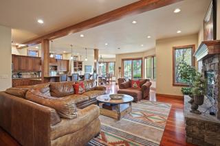 Drake Park Villa home - 0