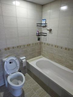 Spacious & Cozy One Bedroom Apartment in Sharjah - 1