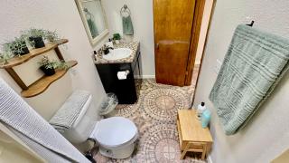 Rare to find 2 bedrooms 1 King bed & 2 Twins beds 2 bathrooms - 8