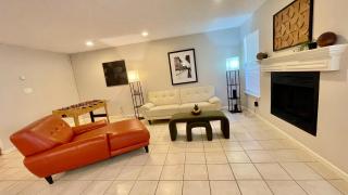 Rare to find 2 bedrooms 1 King bed & 2 Twins beds 2 bathrooms - 0