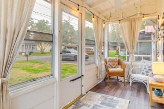 Cozy Cottage Just 2 Blocks From the River! - 8