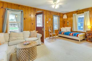 Cozy Cottage Just 2 Blocks From the River! - 2