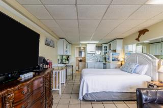 Beachfront Escape Pool Decks Jacuzzi Tub - 3