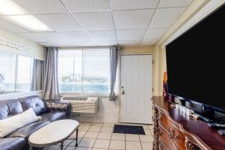 Beachfront Escape Pool Decks Jacuzzi Tub - 1