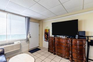 Beachfront Escape Pool Decks Jacuzzi Tub - 2