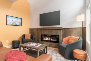 Vibrant Home with Hot Tub AC & 2 Car Garage - 0