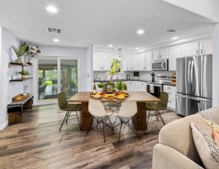 Lake LBJ Compound 2 Homes Side-by-Side Sleeps 25 Pool Hot Tub Great Fishing - 3