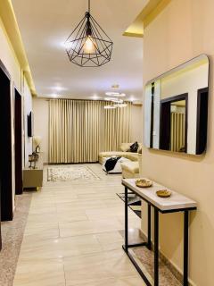 Elegant by 2ndHome Equipped with massage chair - 7