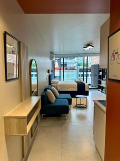 Foster Studio Park 2 - 6