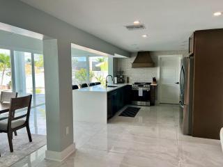 Luxury Seabreeze Retreat - 7