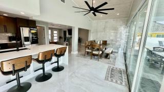 Luxury Seabreeze Retreat - 1