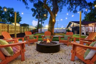 Resort-Style Oasis Pool Mini Golf Playground - 7