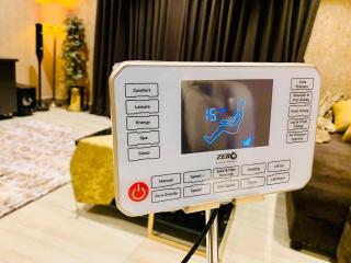 Gold Rush by 2ndHome Equipped with massage chair - 3